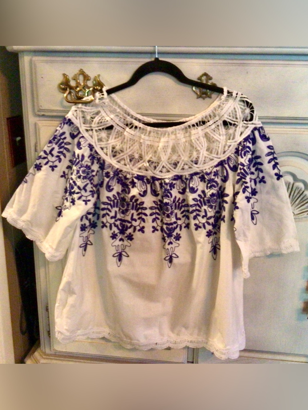 White Crochet Yoke Peasant Top with Blue Floral Embroidery - Sz. M - NWOT - Picture 4 of 9